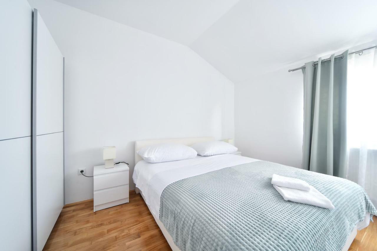Hotel Apartman Novokmet-Crno Zadar Exterior foto